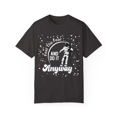 Unisex-T-Shirt aus stückgefärbtem Material