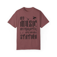 (Musik)Unisex-T-Shirt aus stückgefärbtem Material