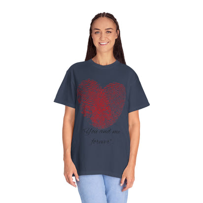 Camiseta unisex teñida en prenda para San Valentín