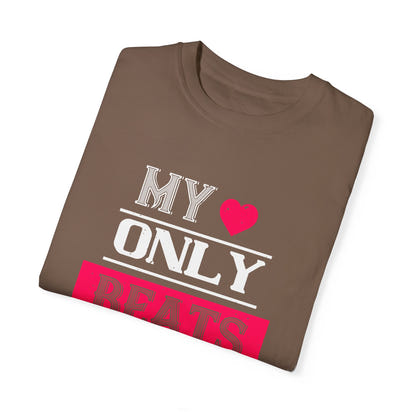 (Valentinstag) Unisex-T-Shirt aus stückgefärbtem Material