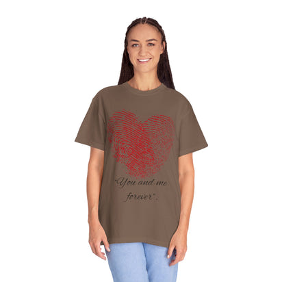 Camiseta unisex teñida en prenda para San Valentín