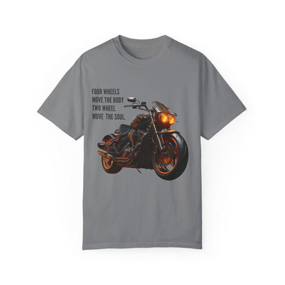 Camiseta unisex teñida con toque artístico (moto)