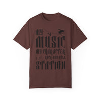 (Musik)Unisex-T-Shirt aus stückgefärbtem Material