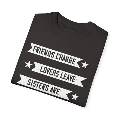 (Schwester) Unisex-T-Shirt aus stückgefärbtem Material