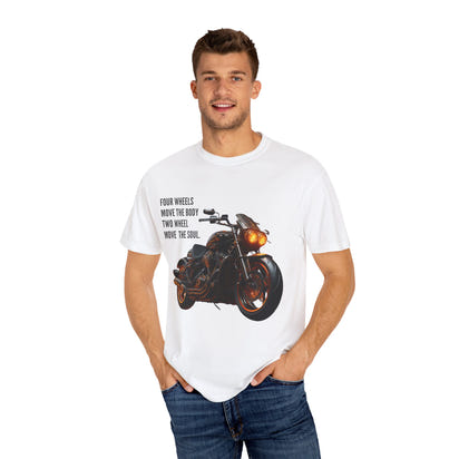 Camiseta unisex teñida con toque artístico (moto)