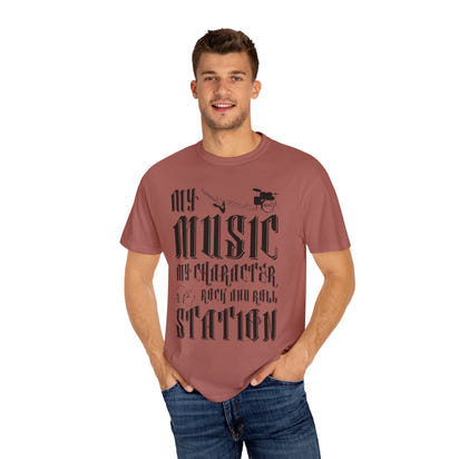 (Musik)Unisex-T-Shirt aus stückgefärbtem Material