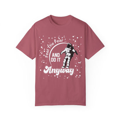 Unisex-T-Shirt aus stückgefärbtem Material