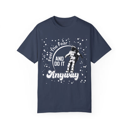 Unisex-T-Shirt aus stückgefärbtem Material