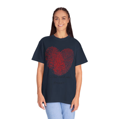 Camiseta unisex teñida en prenda para San Valentín