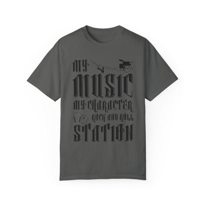 (Musik)Unisex-T-Shirt aus stückgefärbtem Material