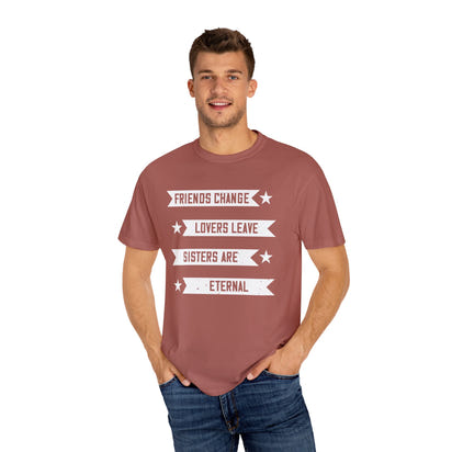 (Schwester) Unisex-T-Shirt aus stückgefärbtem Material