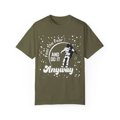 Unisex-T-Shirt aus stückgefärbtem Material