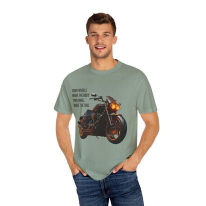 Camiseta unisex teñida con toque artístico (moto)