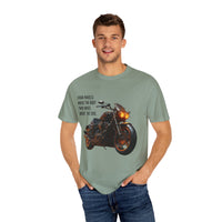 Camiseta unisex teñida con toque artístico (moto)