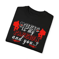 (Musik)Unisex-T-Shirt aus stückgefärbtem Material