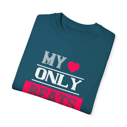 (Valentinstag) Unisex-T-Shirt aus stückgefärbtem Material