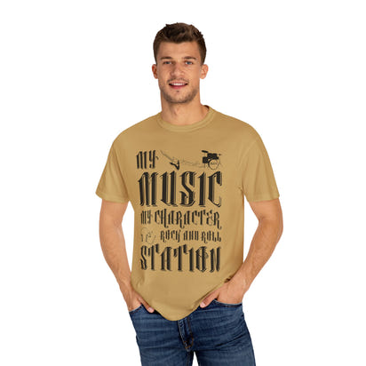 (Musik)Unisex-T-Shirt aus stückgefärbtem Material