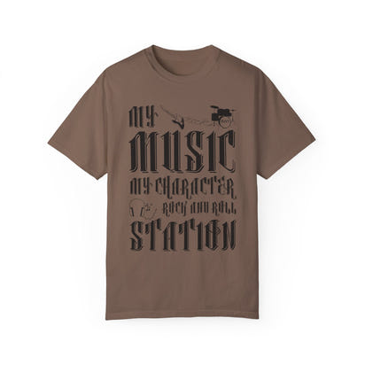 (Musik)Unisex-T-Shirt aus stückgefärbtem Material