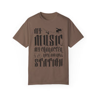 (Musik)Unisex-T-Shirt aus stückgefärbtem Material