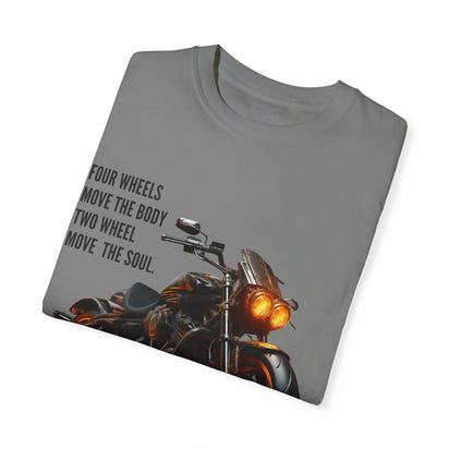 Camiseta unisex teñida con toque artístico (moto)