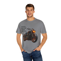 Camiseta unisex teñida con toque artístico (moto)