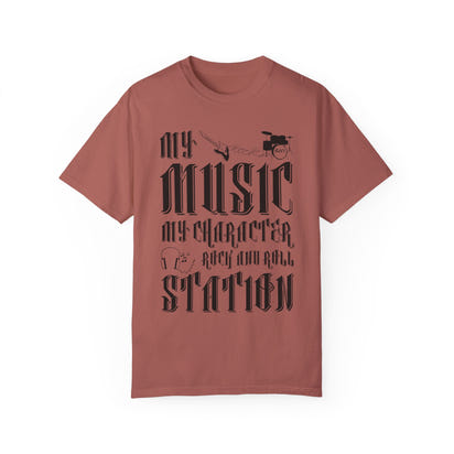 (Musik)Unisex-T-Shirt aus stückgefärbtem Material