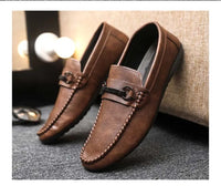 Zapatos casuales transpirables para hombre, tendencia de ocio de primavera y verano, zapatos de moda con hebilla de bocado de caballo estilo retro y pedal.
