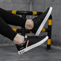 Zapatos planos de hombre 2025; Zapatos deportivos modernos para hombre; Zapatos deportivos de exterior para hombre para primavera y otoño; Zapatos vulcanizados de moda;